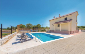3 Bedroom Stunning Home In Pakovo Selo